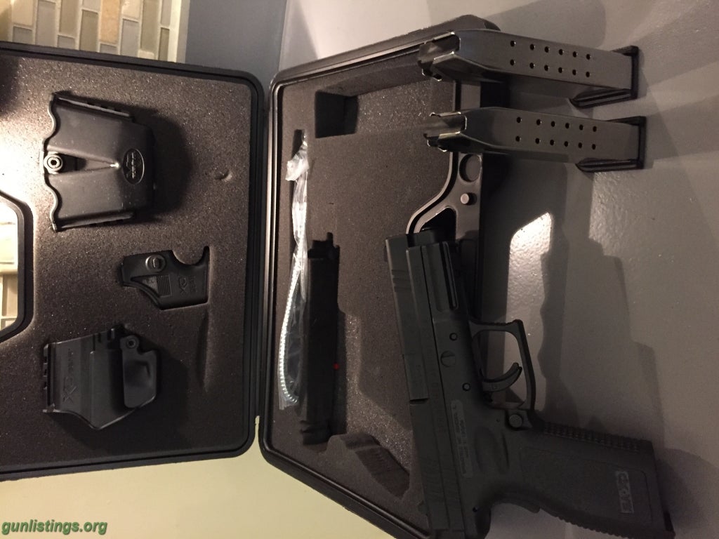 Pistols Springfield XD 9mm ***Barely Used***
