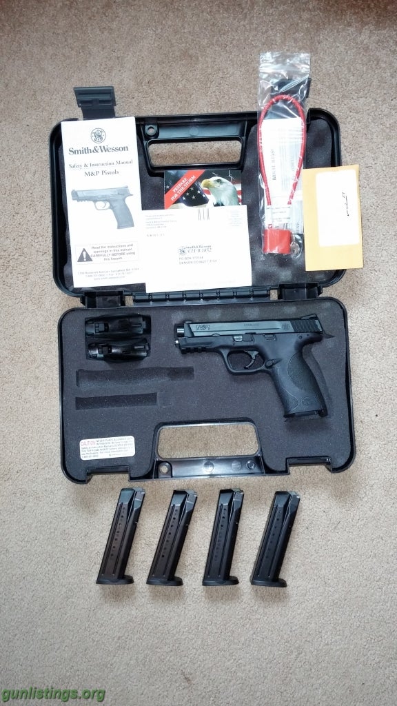 Pistols S&W M&P 9mm 17 Rd NIB And 4ea Factory Mags