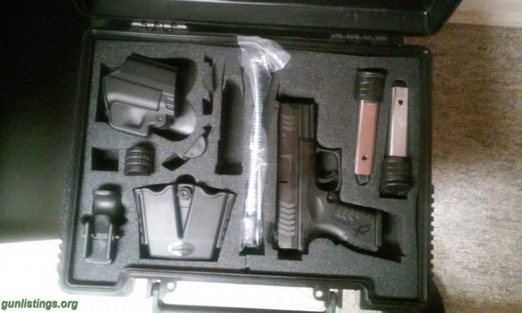 Pistols Used Springfield XDM 40SW W/extras