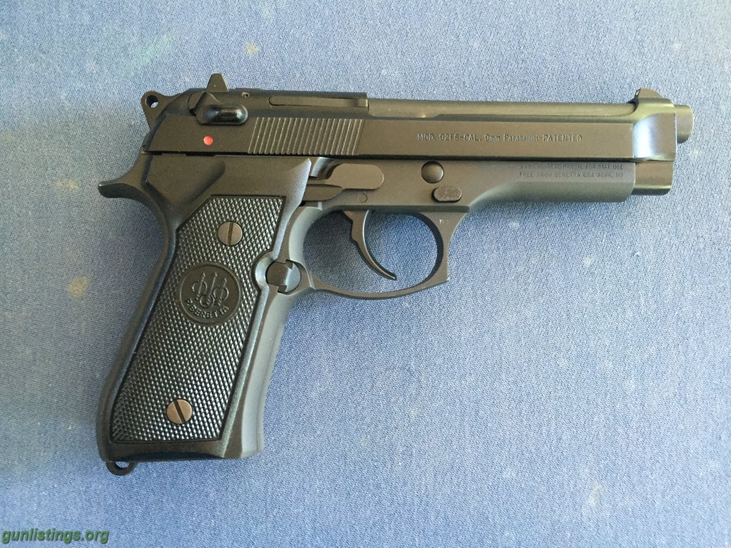Pistols Beretta 92FS 9mm.