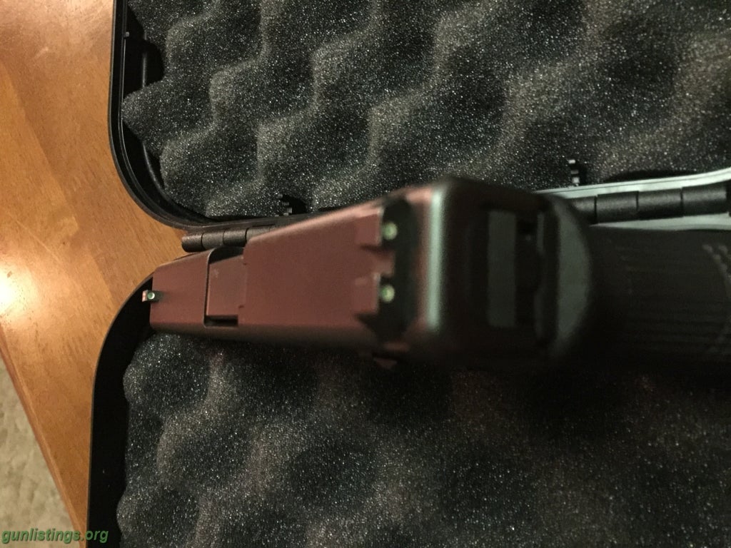 Pistols Glock 19 Gen 3 W/trijicon +extras
