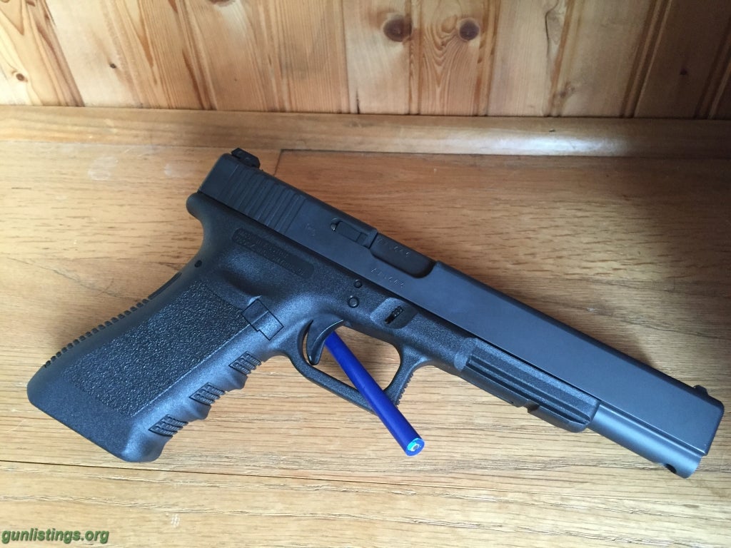 Pistols RARE Like New Glock 17L