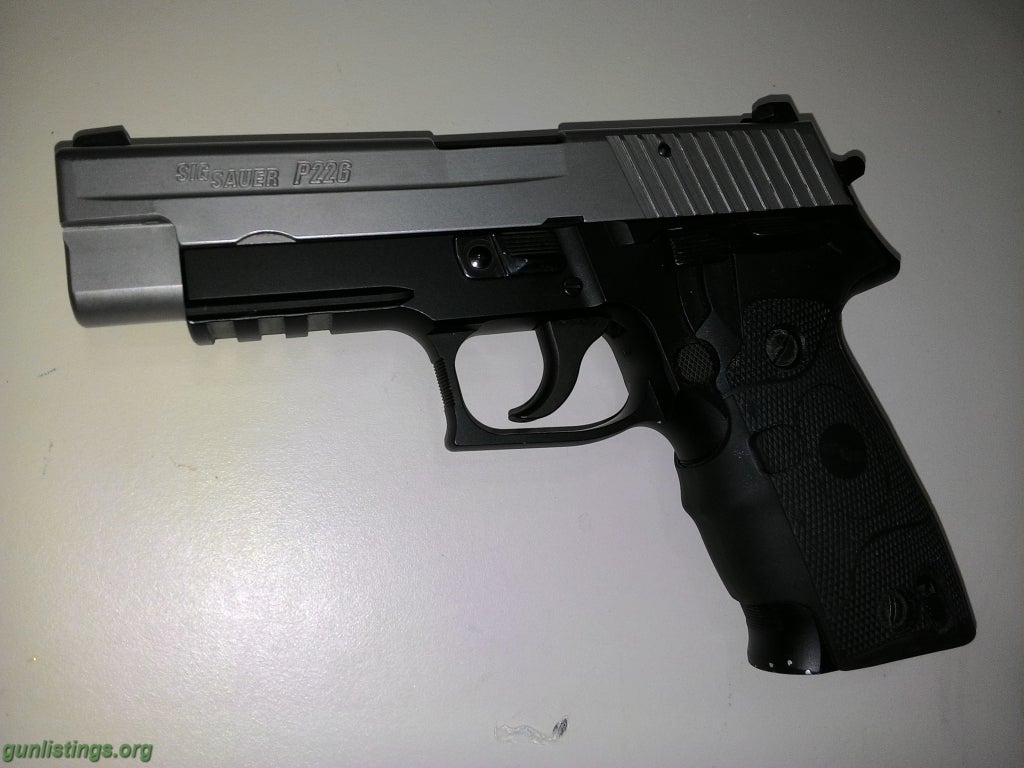 Pistols Sig Sauer P226 (nitron)