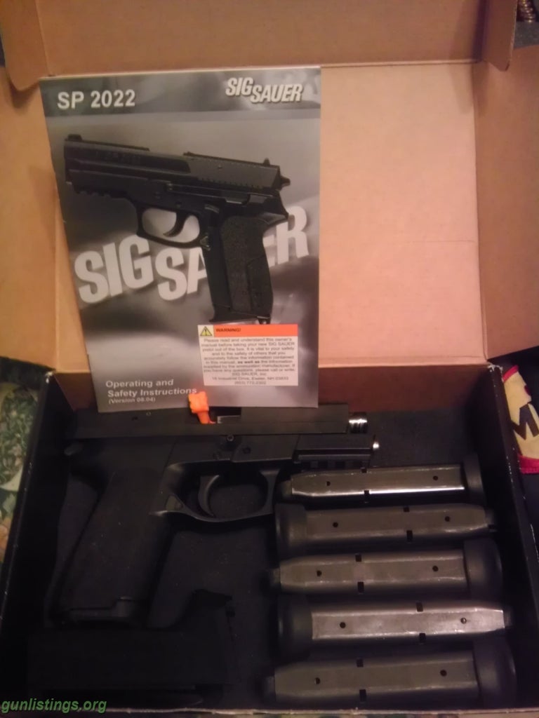 Pistols Sig Sauer SP2022 40sw W/ 6 Mags