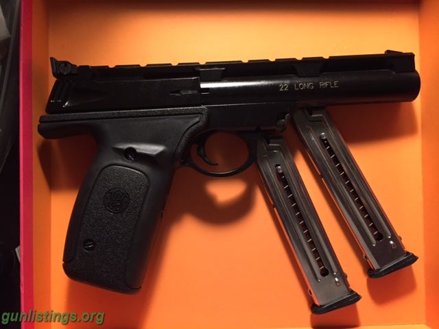 Pistols Smith & Wesson 22 A