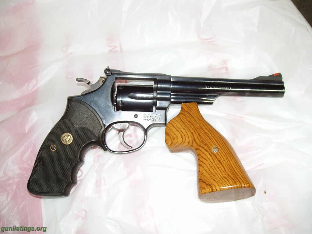 Pistols Smith & Wesson Model 19-5