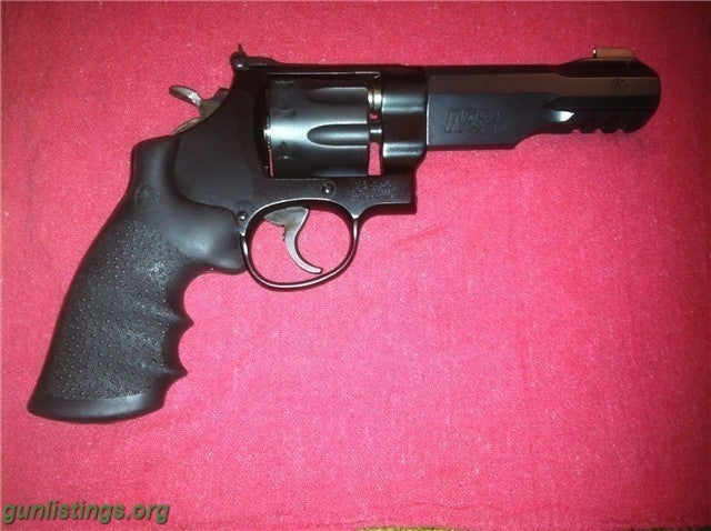 Pistols Smith & Wesson Model 327 R8 M & P .357 Magnum 357