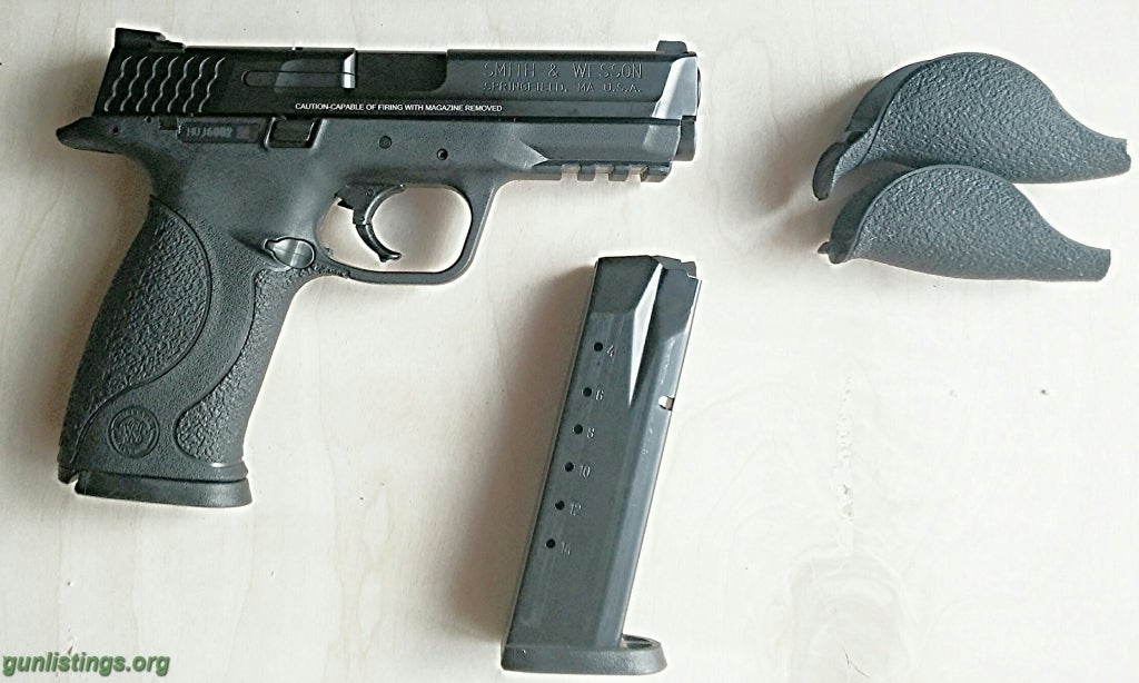 Pistols Smith & Wesson M&P 40