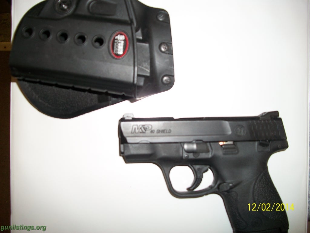 Pistols Smith & Wesson Shield 40 Pistol