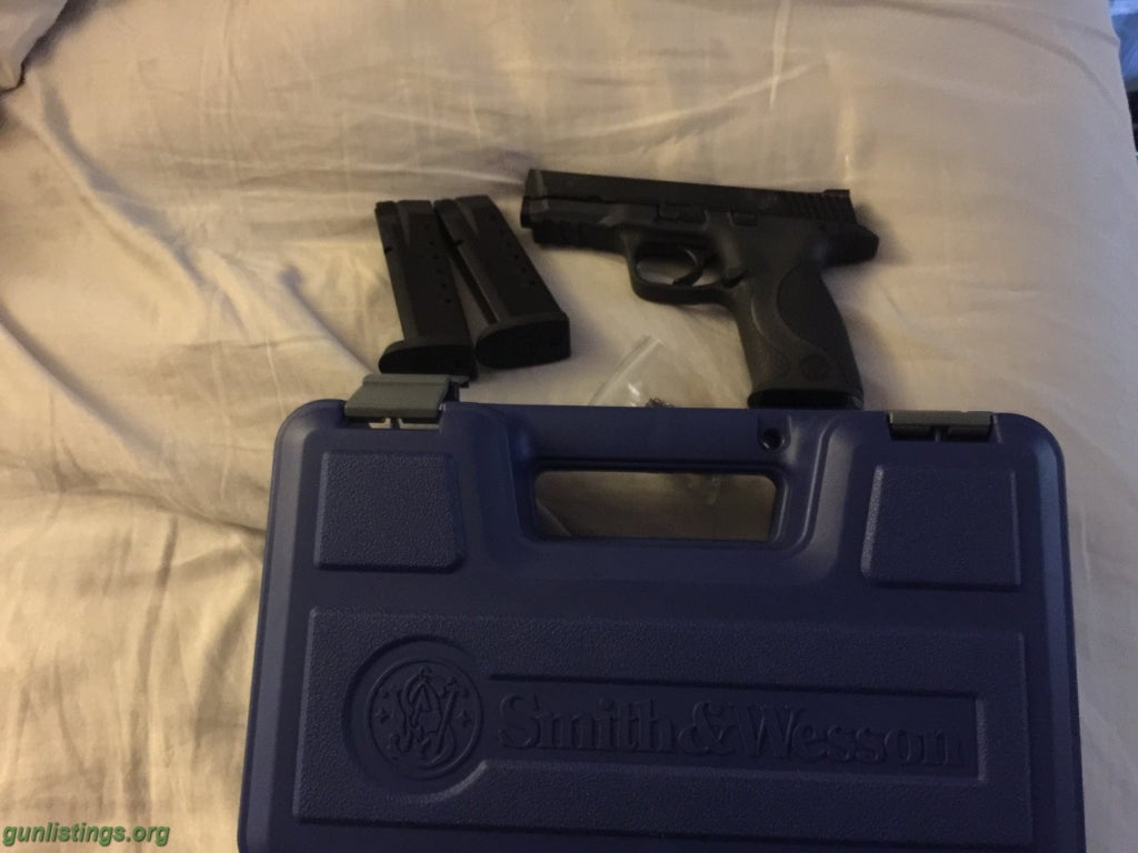 Pistols Smith Wesson M&P 40 Like New