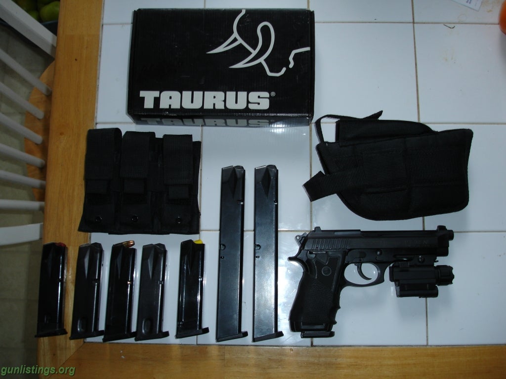 Pistols Taurus 92 FS 9mm