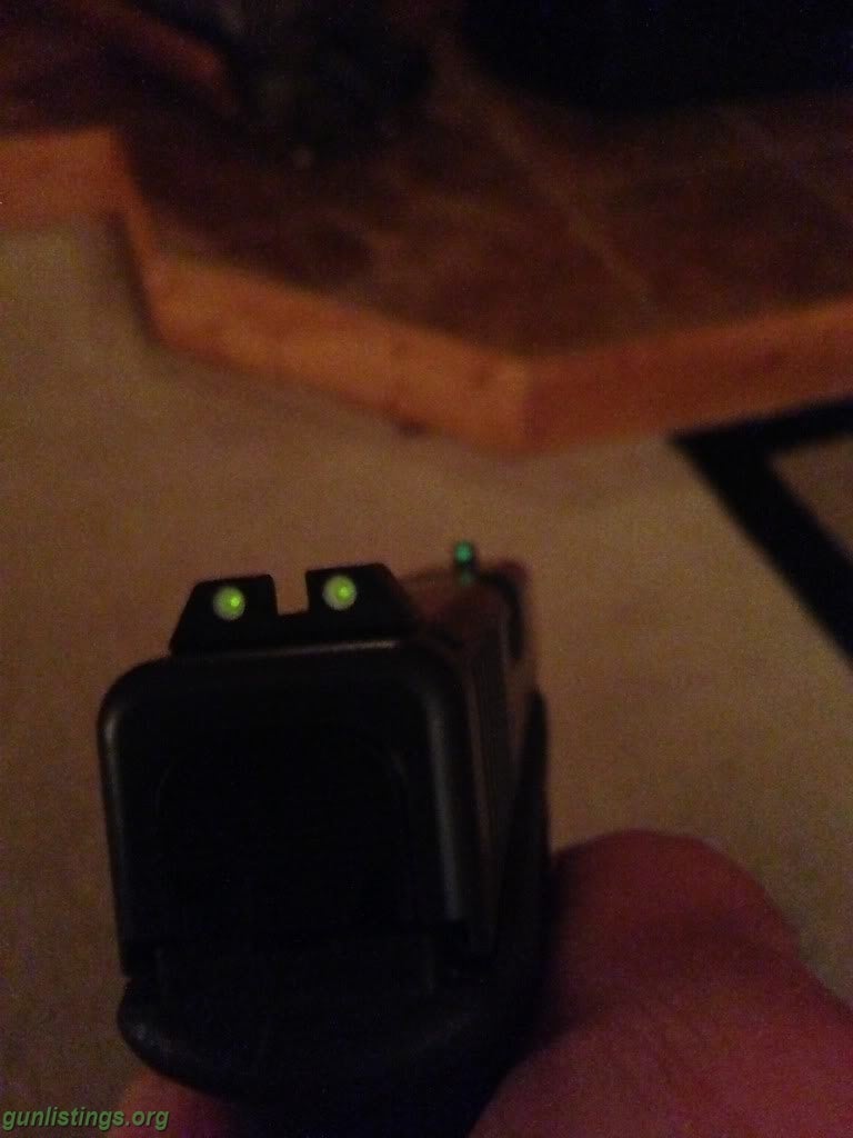 Pistols Glock 19 Gen4 With Night Sights UNFIRED-BNIB