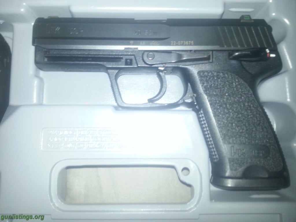Pistols HK USP .40 W/ Accessories