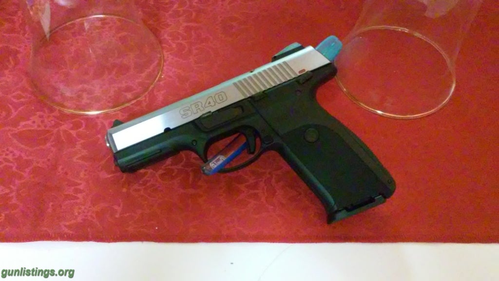 Pistols Ruger SR40 (Stainless Slide) Like New!