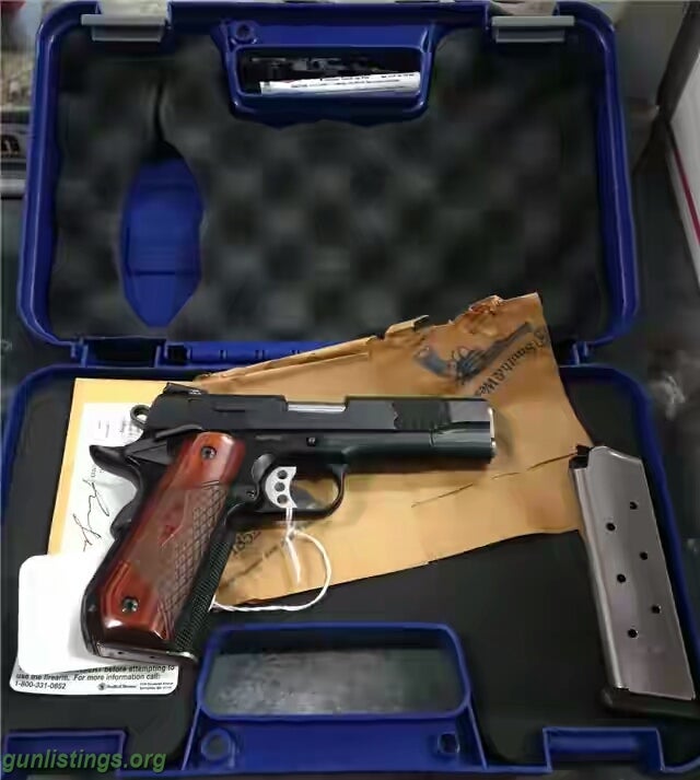 Pistols Smith And Wesson 1911