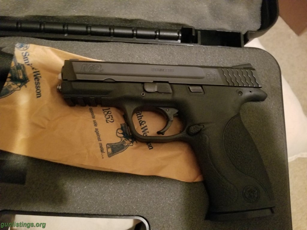 Pistols Smith And Wesson M&P 40