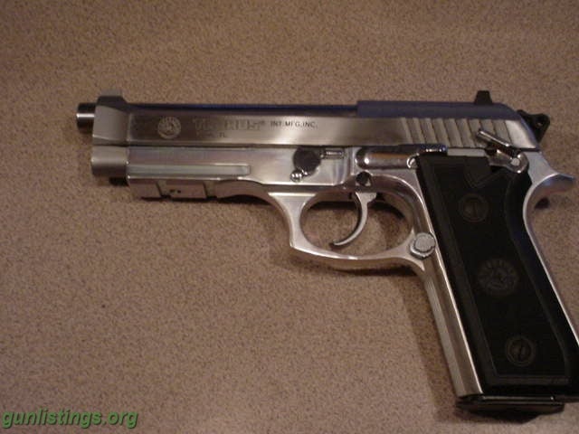 Pistols Taurus PT92 AR Stainless