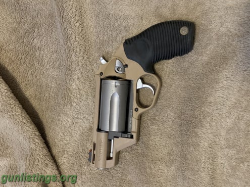 Pistols Taurus Judge Public Defender Poly 45/410 Flat Dark Ear