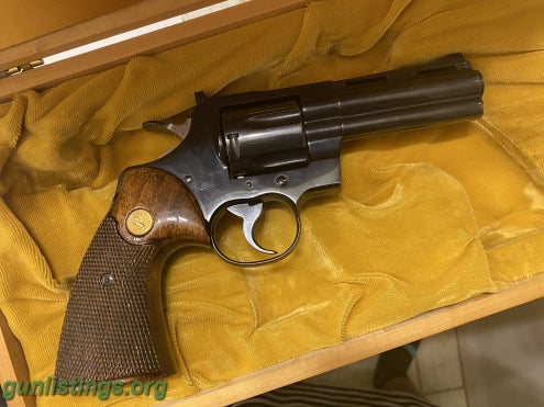 Pistols Colt  357 Python 1964
