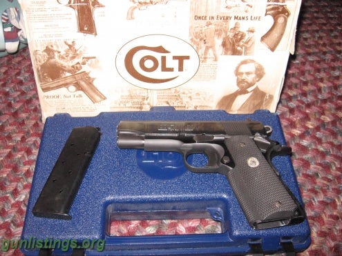 Pistols Colt Commander