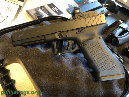 Pistols Glock 34 With Red Dot