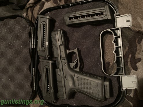 Pistols Glock 44