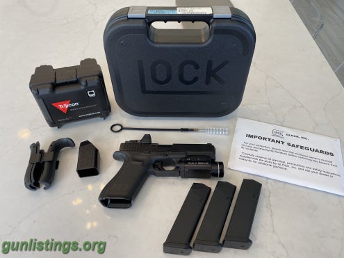 Pistols Glock G17 Gen 5 9mm With Trijicon RMR And Streamlight T