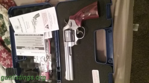 Pistols Smith & Wesson 629 Deluxe 44 Mag. Excellent Shape