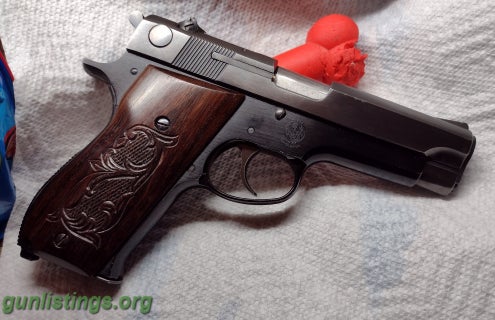 Pistols Smith & Wesson