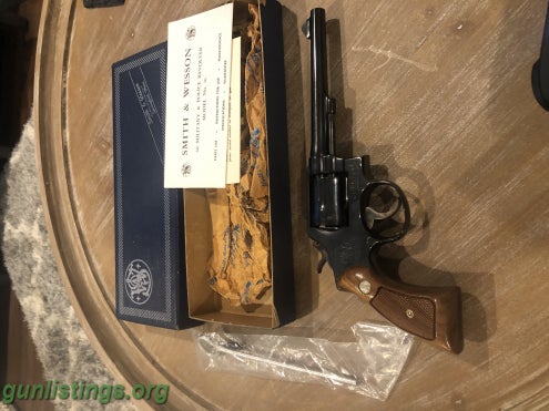 Pistols Smith And Wesson Model 10-5 Military And Police