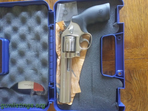 Pistols Smith&Wesson 617-6