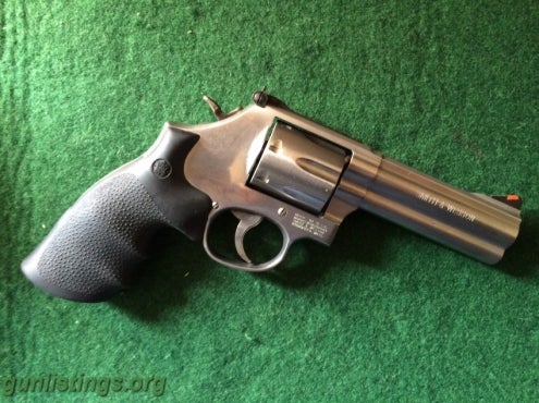Pistols S&W 686 Plus 357 Magnum
