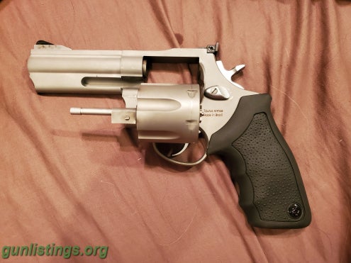 Pistols Taurus .44mag W/ammo