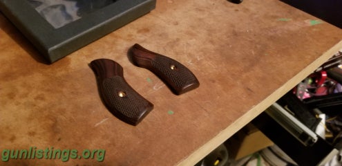 Accessories S&W J Frame Rosewood Grips