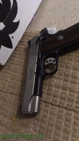 Pistols Ruger 1911 Commander 45acp. Like New. Box And All