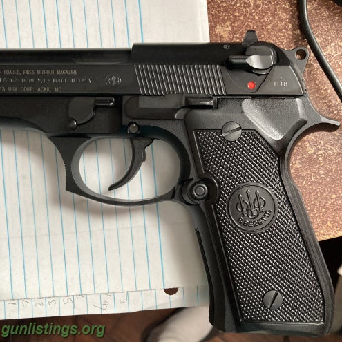 Pistols Beretta 92 Fs
