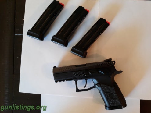 Pistols CZ P07 With Extra Mags And Holsters