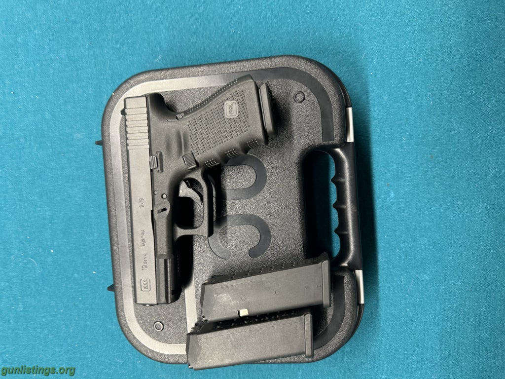 Pistols Glock G19