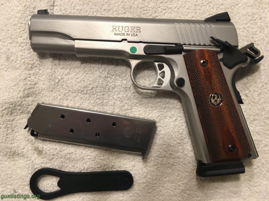Pistols Ruger SR 1911, .45 ACP
