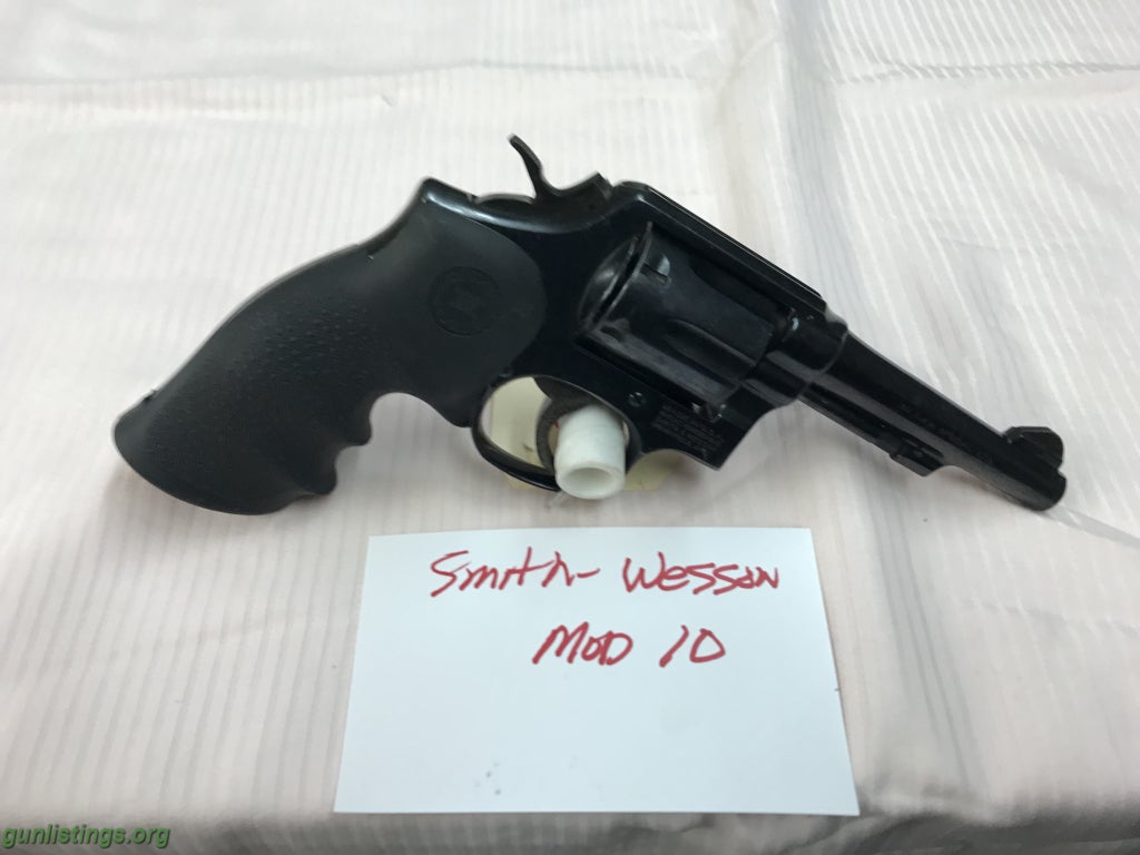 Pistols SMITH & WESSON.  38 SPECIAL