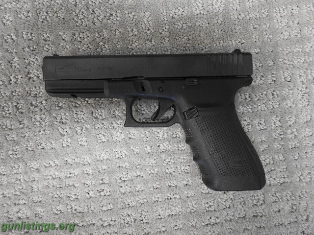 Pistols Glock Model 20  10mm.
