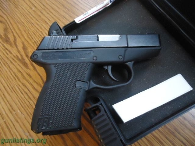 Pistols KEL TEC P11.