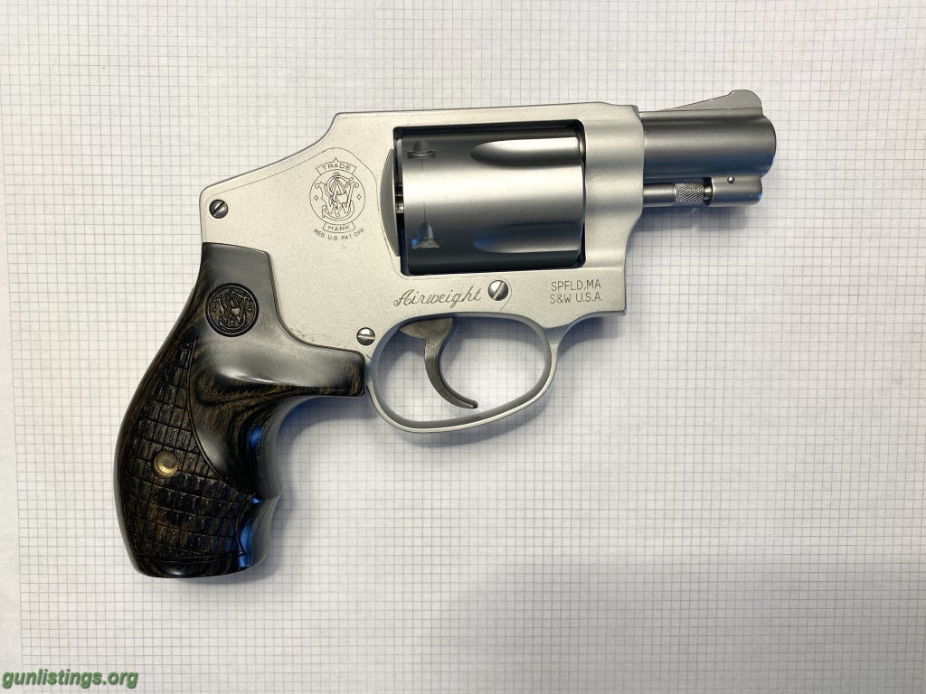 Pistols Smith & Wesson Model 642/ With Extras