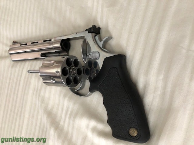 Pistols 44 Magnum Taurus