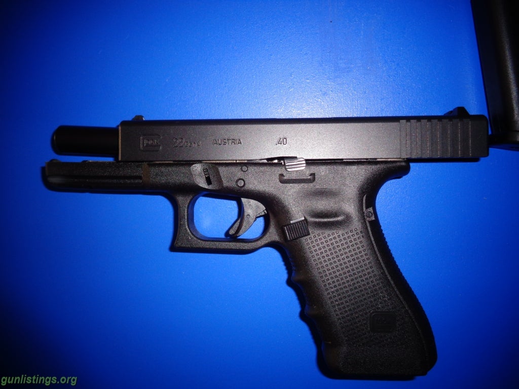 Pistols Glock 22 (40 Cal)